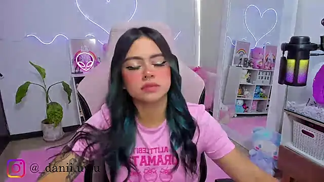 CuteDani  online show from February 12, 2:28 pm