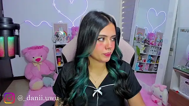 CuteDani  online show from April 15, 3:16 pm
