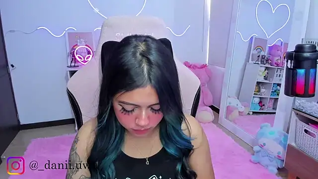 CuteDani  online show from February 9, 2:15 pm