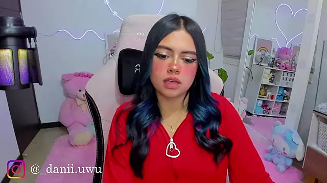 CuteDani  online show from March 11, 5:45 am