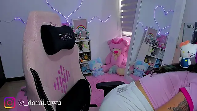 CuteDani  online show from June 1, 4:17 pm