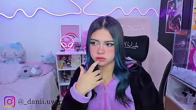 CuteDani  online show from November 11, 9:59 am