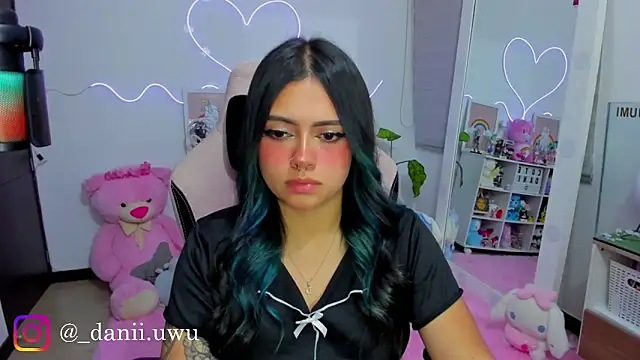 CuteDani  online show from April 1, 3:52 am