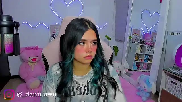 CuteDani  online show from March 20, 3:18 am