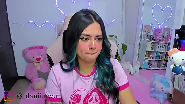 CuteDani  online show from February 25, 4:45 am