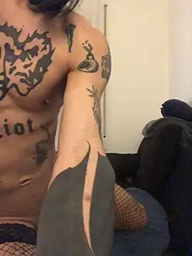 Snapshot of nati72 chatting on February 19, 4:44 am nati72 online show from February 19, 4:44 am