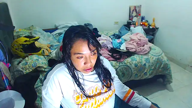 Snapshot of AmaraRoberts420 chatting on October 22, 2:11 am AmaraRoberts420 online show from October 22, 2:11 am