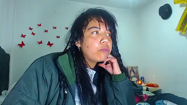 Snapshot of AmaraRoberts420 chatting on October 28, 12:44 am AmaraRoberts420 online show from October 28, 12:44 am