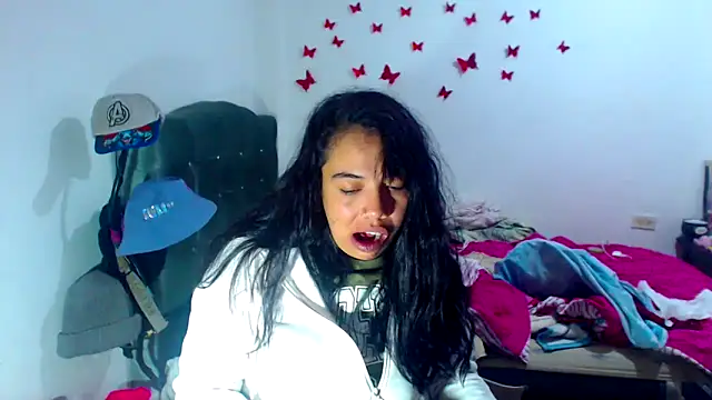 Snapshot of AmaraRoberts420 chatting on September 13, 12:32 am AmaraRoberts420 online show from September 13, 12:32 am