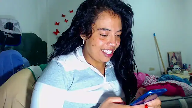 Snapshot of AmaraRoberts420 chatting on November 9, 8:24 pm AmaraRoberts420 online show from November 9, 8:24 pm