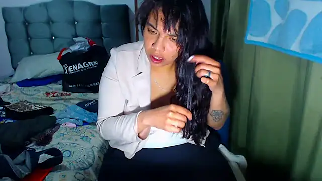 AmaraRoberts420 online show from January 15, 5:00 am