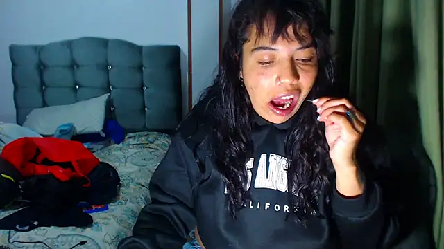 AmaraRoberts420 online show from January 14, 3:32 am