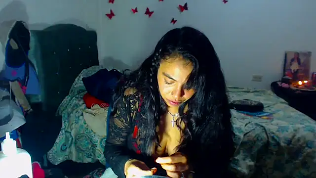 Snapshot of AmaraRoberts420 chatting on October 10, 9:32 am AmaraRoberts420 online show from October 10, 9:32 am