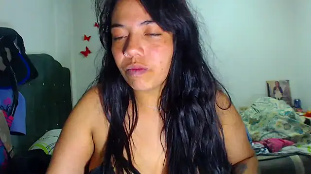 Snapshot of AmaraRoberts420 chatting on November 2, 2:05 am AmaraRoberts420 online show from November 2, 2:05 am