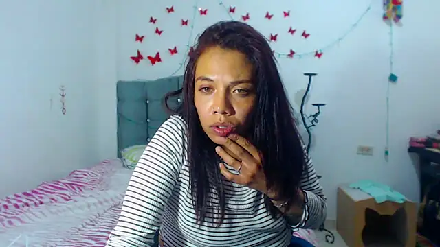 Snapshot of AmaraRoberts420 chatting on March 5, 1:42 am AmaraRoberts420 online show from March 5, 1:42 am