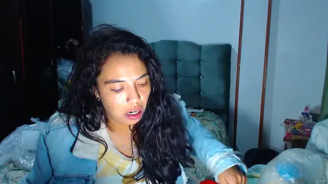 AmaraRoberts420 online show from January 17, 6:28 am