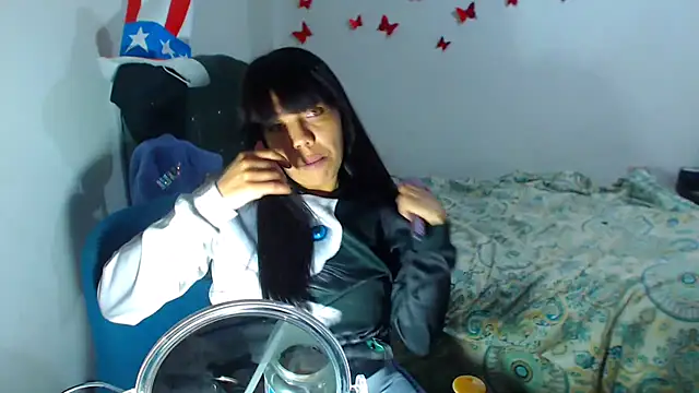 Snapshot of AmaraRoberts420 chatting on October 1, 4:50 am AmaraRoberts420 online show from October 1, 4:50 am