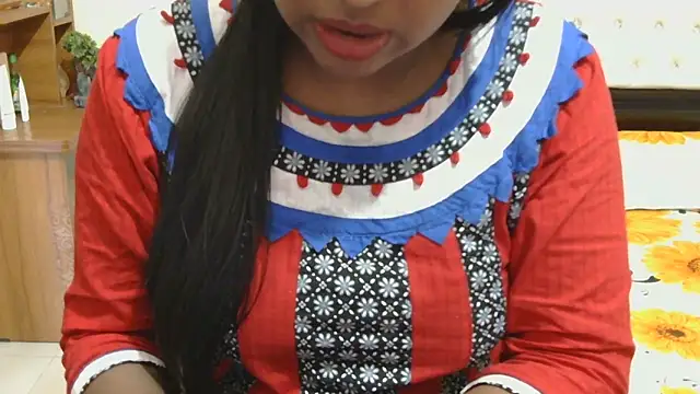 Snapshot of esita_1212 chatting on December 5, 4:33 am esita 1212 online show from December 5, 4:33 am