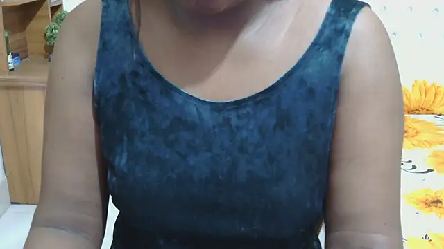 Snapshot of esita_1212 chatting on November 10, 1:43 am esita 1212 online show from November 10, 1:43 am