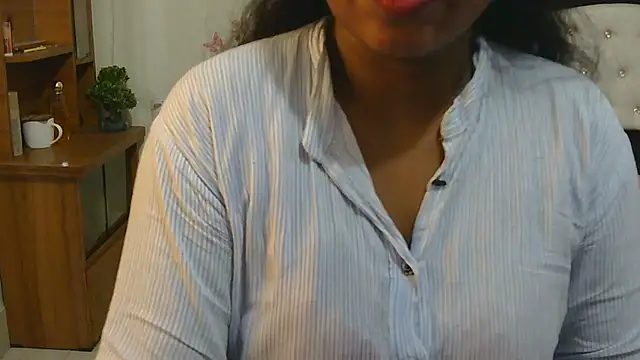 Snapshot of esita_1212 chatting on September 24, 1:02 am esita 1212 online show from September 24, 1:02 am