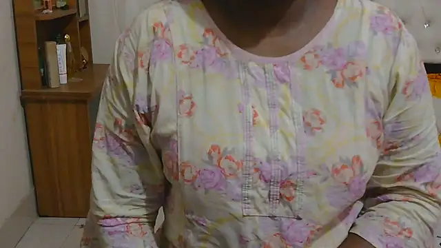 Snapshot of esita_1212 chatting on June 8, 2:23 am esita 1212 online show from June 8, 2:23 am