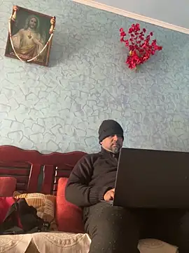 Dick 6inches online show from December 16, 7:45 am