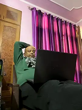 Snapshot of Dick_6inches chatting on November 21, 5:50 am Dick 6inches online show from November 21, 5:50 am