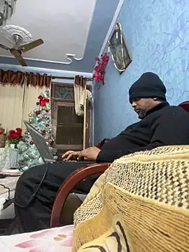 Dick 6inches online show from December 17, 3:17 pm