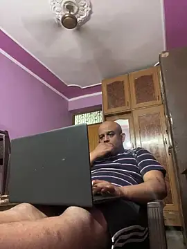 Dick 6inches online show from April 2, 2:24 pm