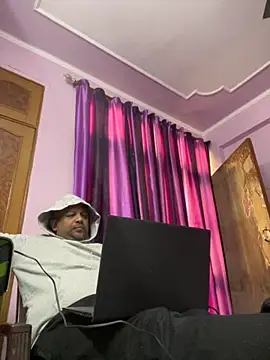 Snapshot of Dick_6inches chatting on November 23, 5:06 am Dick 6inches online show from November 23, 5:06 am