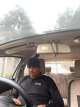 Snapshot of Dick_6inches chatting on October 28, 4:35 am Dick 6inches online show from October 28, 4:35 am