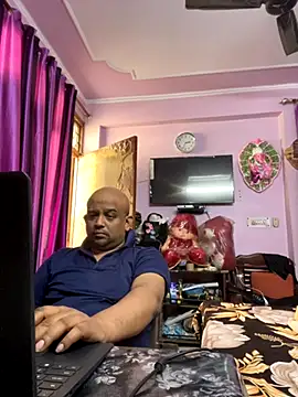 Snapshot of Dick_6inches chatting on November 17, 9:02 am Dick 6inches online show from November 17, 9:02 am