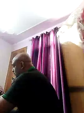 Snapshot of Dick_6inches chatting on February 12, 6:19 am Dick 6inches online show from February 12, 6:19 am