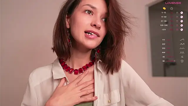 VivianLy  online show from December 16, 7:48 am