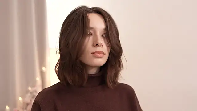 VivianLy  online show from February 21, 11:01 am