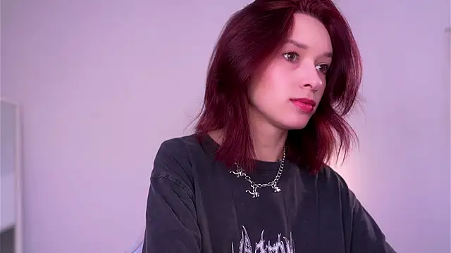 VivianLy  online show from March 18, 8:17 am