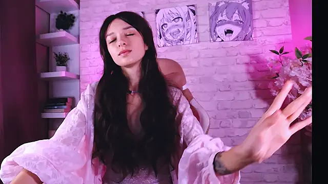 VivianLy  online show from November 4, 11:36 am