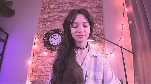 VivianLy  online show from November 7, 12:21 pm