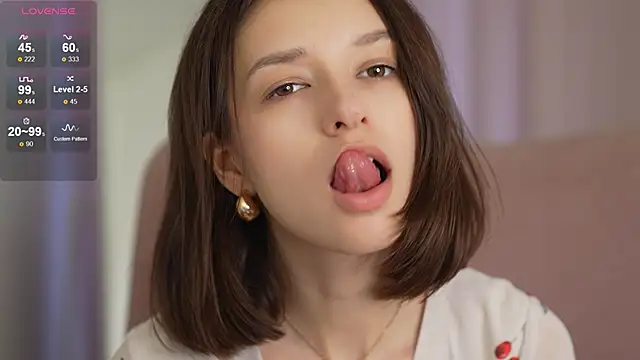 VivianLy  online show from February 7, 10:50 am