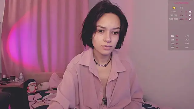 VivianLy  online show from December 4, 12:15 pm