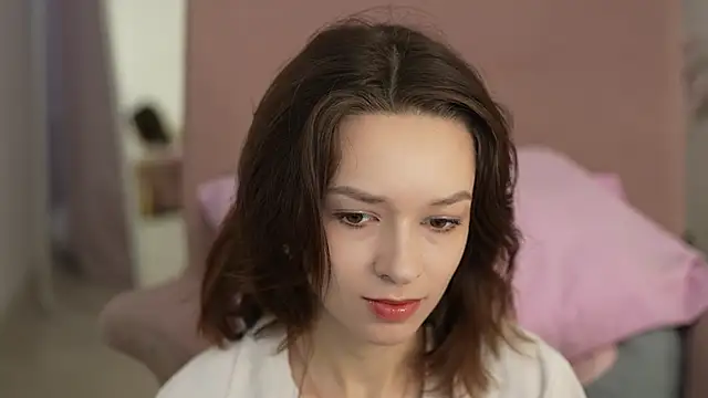 VivianLy  online show from January 19, 7:36 am