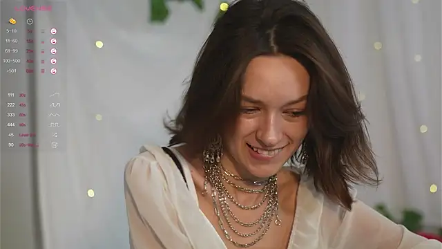 VivianLy  online show from December 19, 10:56 am