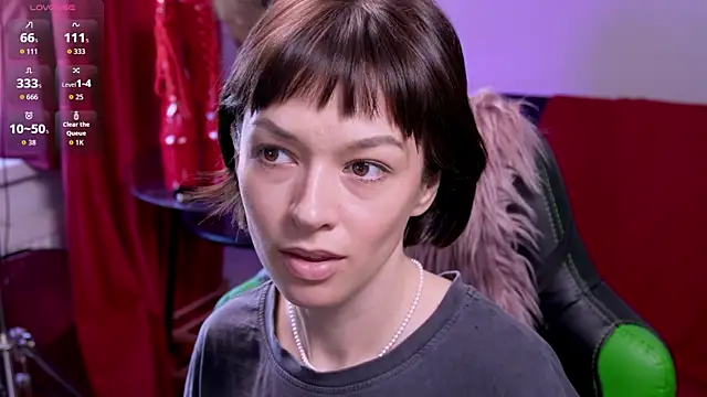 VivianLy  online show from April 10, 6:31 am