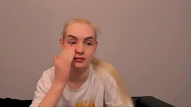OliviaKisss online show from March 23, 1:11 pm