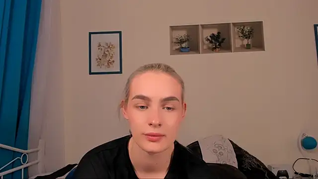 OliviaKisss online show from April 18, 7:29 pm