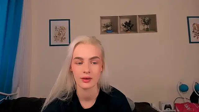OliviaKisss online show from April 26, 1:41 pm