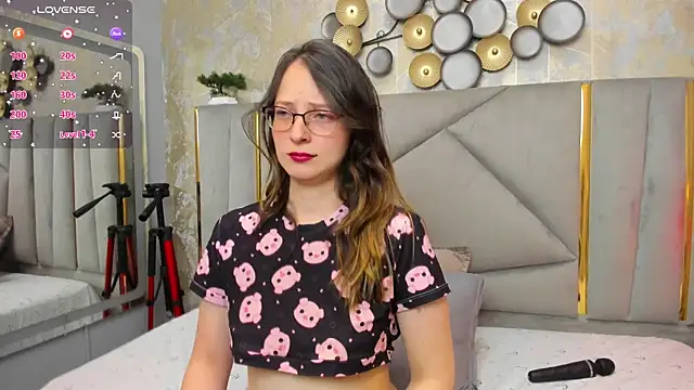 Snapshot of AmbeerWood_ chatting on September 20, 11:59 am AmbeerWood online show from September 20, 11:59 am