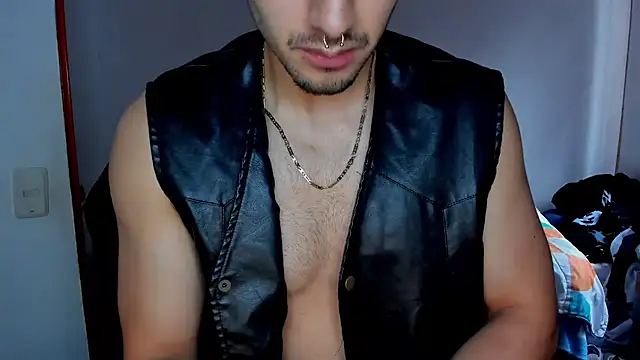 Snapshot of Tommy_Bred chatting on July 8, 7:14 pm Tommy Bred online show from July 8, 7:14 pm