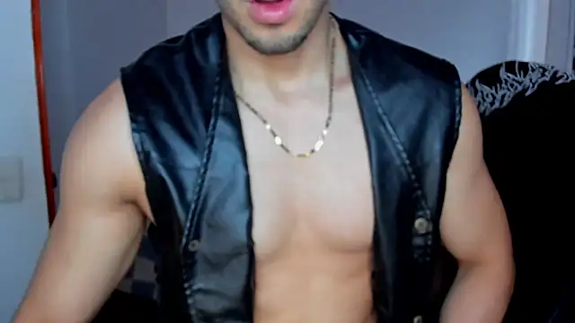 Snapshot of Tommy_Bred chatting on June 16, 6:52 pm Tommy Bred online show from June 16, 6:52 pm