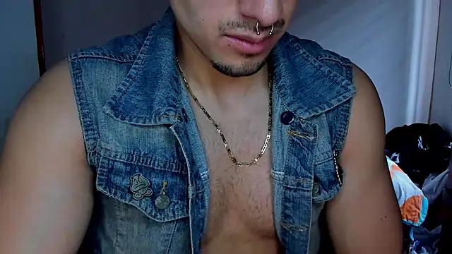 Snapshot of Tommy_Bred chatting on July 12, 5:14 pm Tommy Bred online show from July 12, 5:14 pm